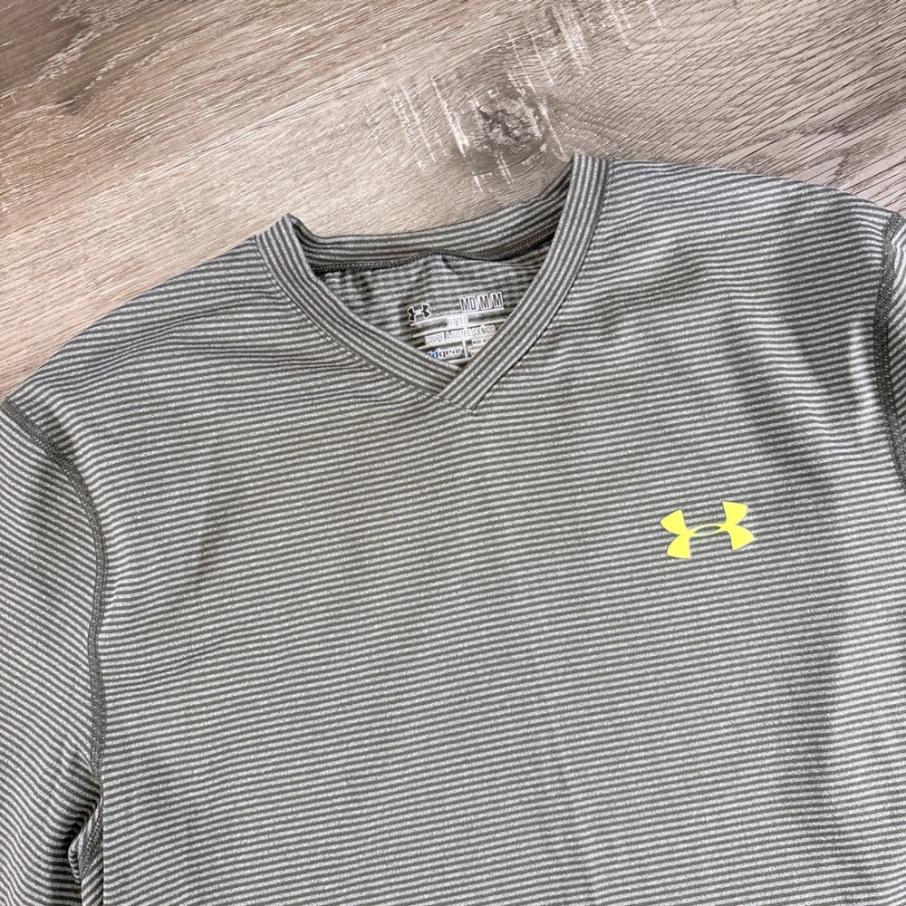 Under Armour ColdGear Mens Medium Fitted Long Sleeve Stripe V-Neck Shirt Grey